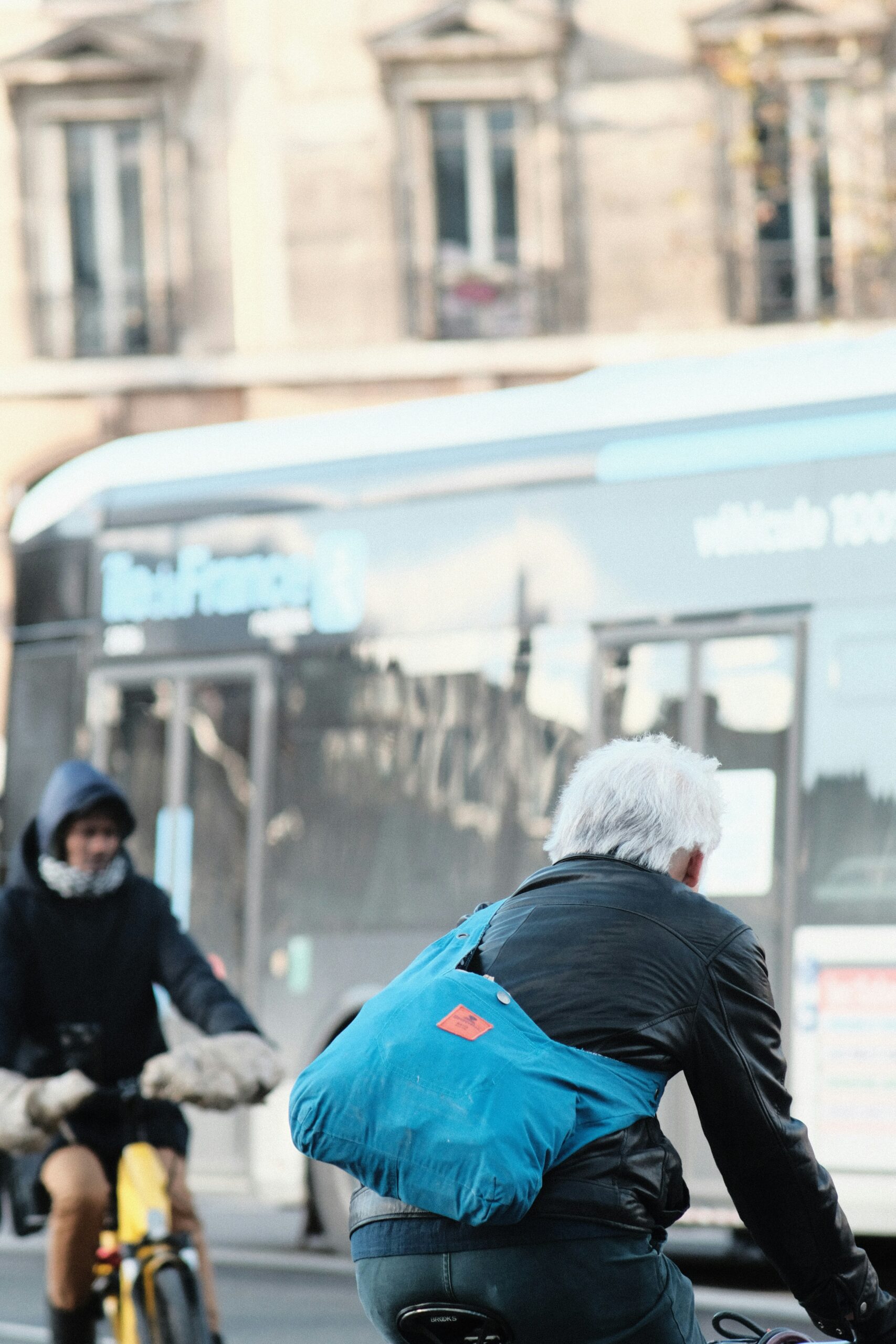 Older foreigners enjoying walkable retirement life in Italy with nearby daily services and transport