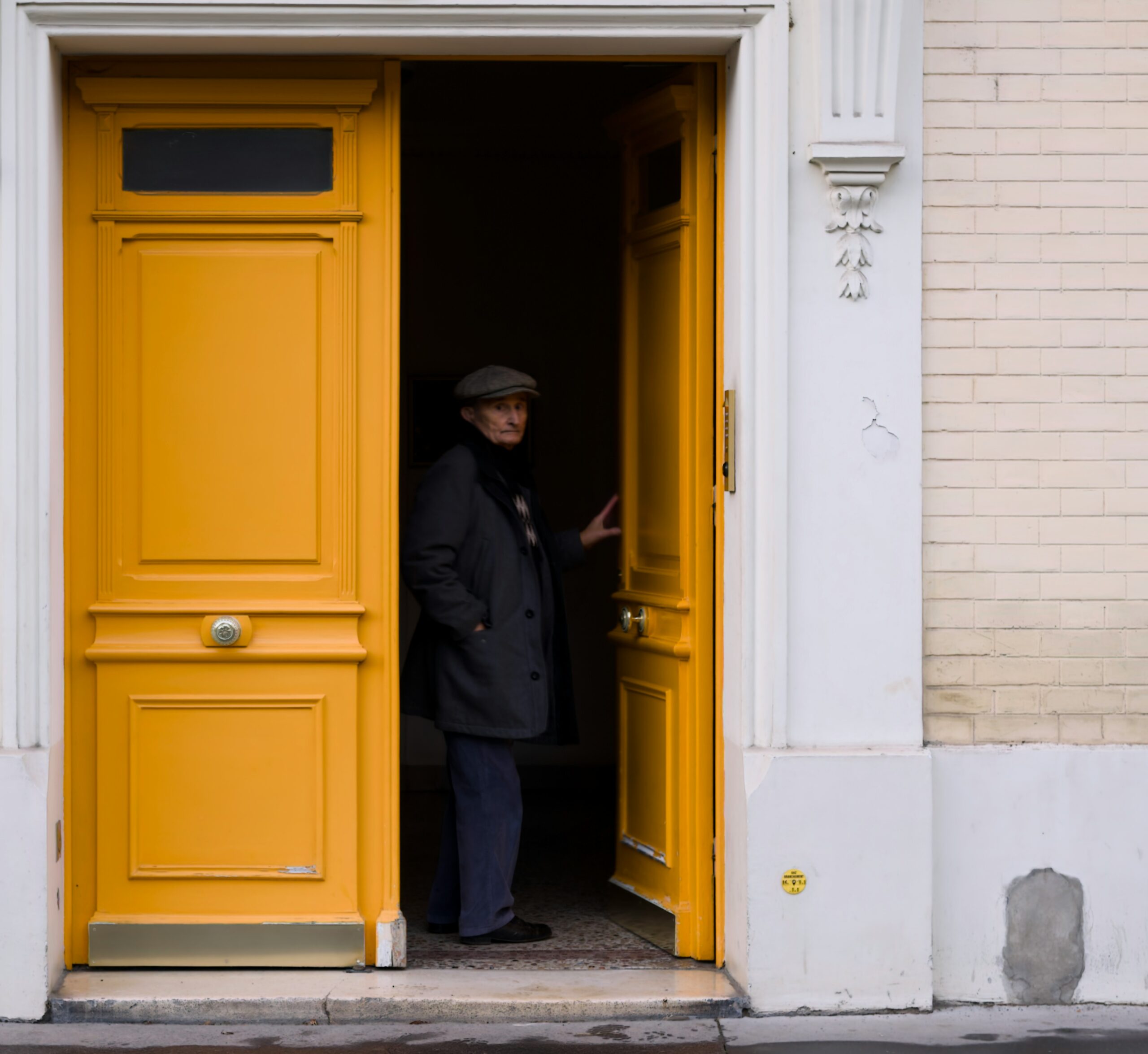 Everyday social routine in France after moving abroad