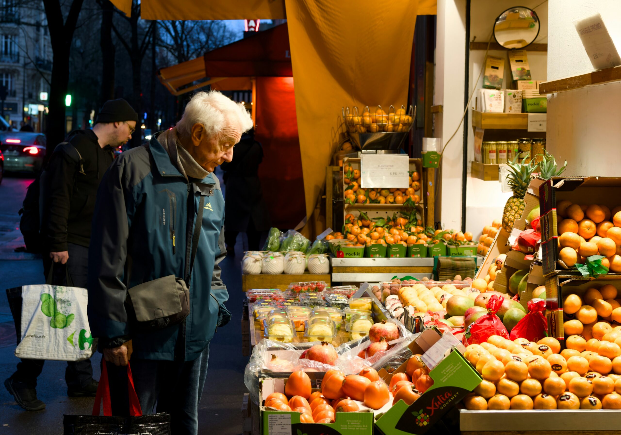 Walkable grocery shopping and everyday errands in France