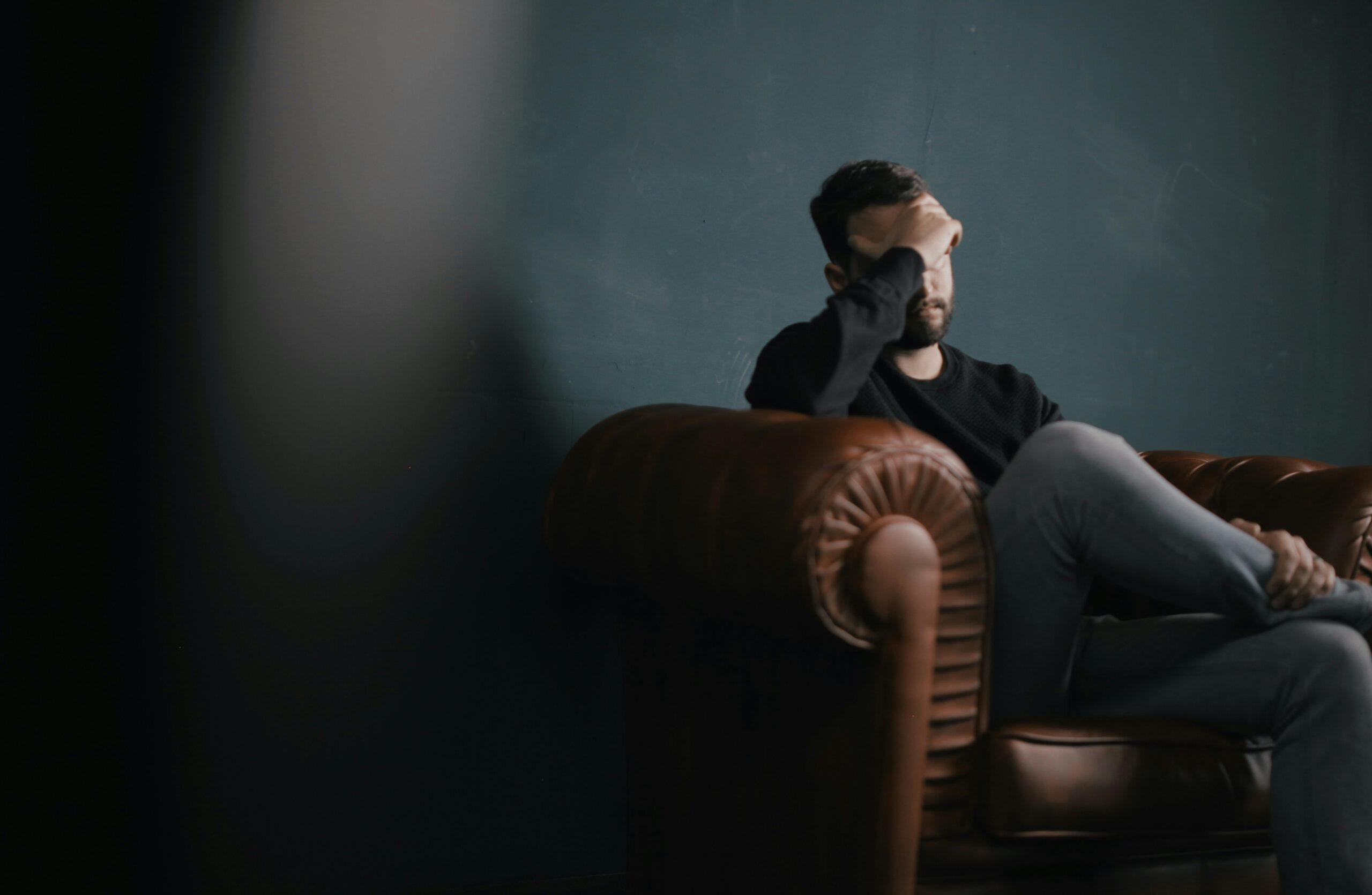 Loneliness and emotional adjustment after moving to France