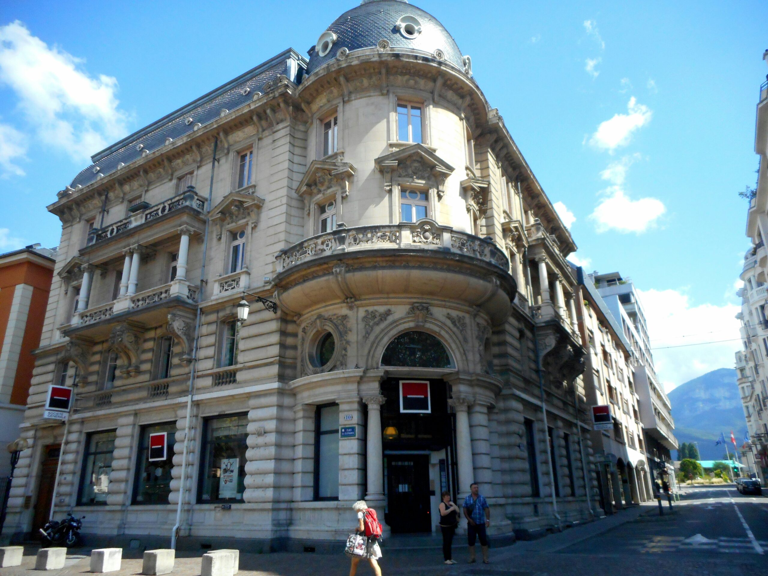 Banking and money access in France for foreign retirees
