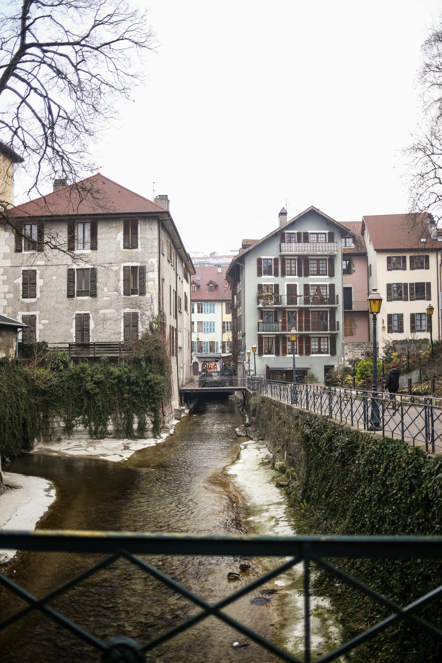 Healthcare access and walkable retirement living in France