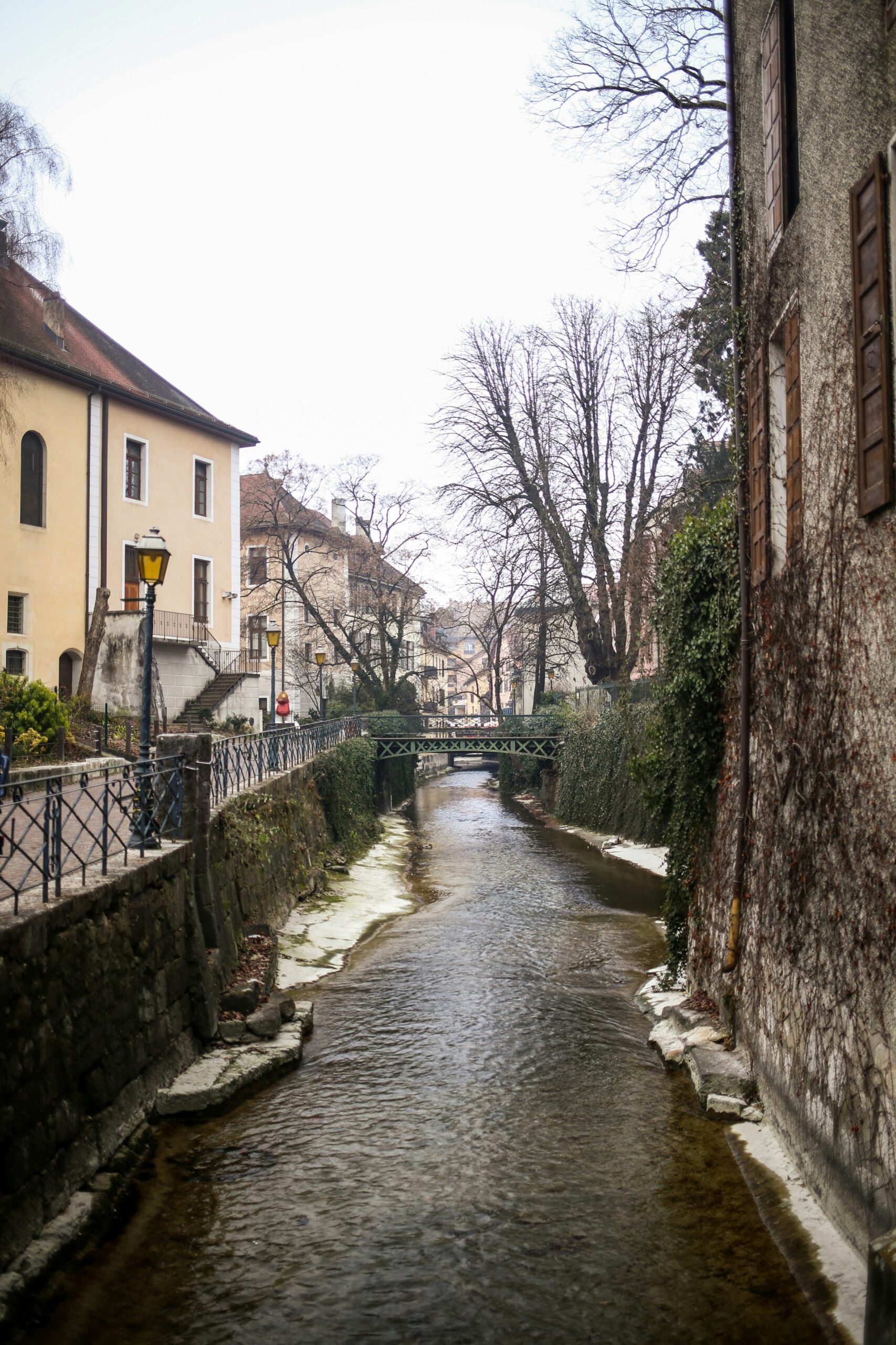 Walkable streets and retirement convenience in France