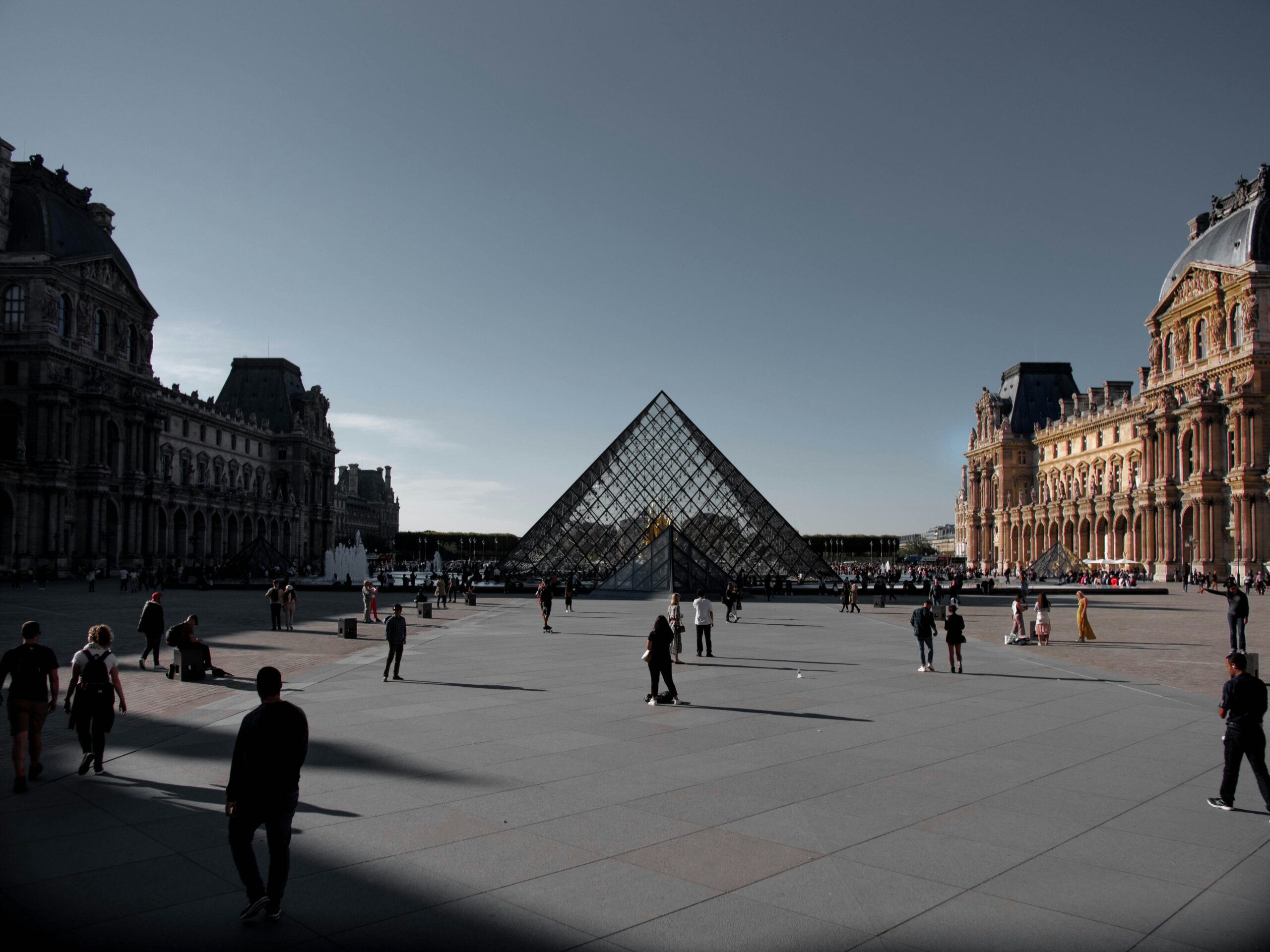 Walkable medium-sized retirement towns in France