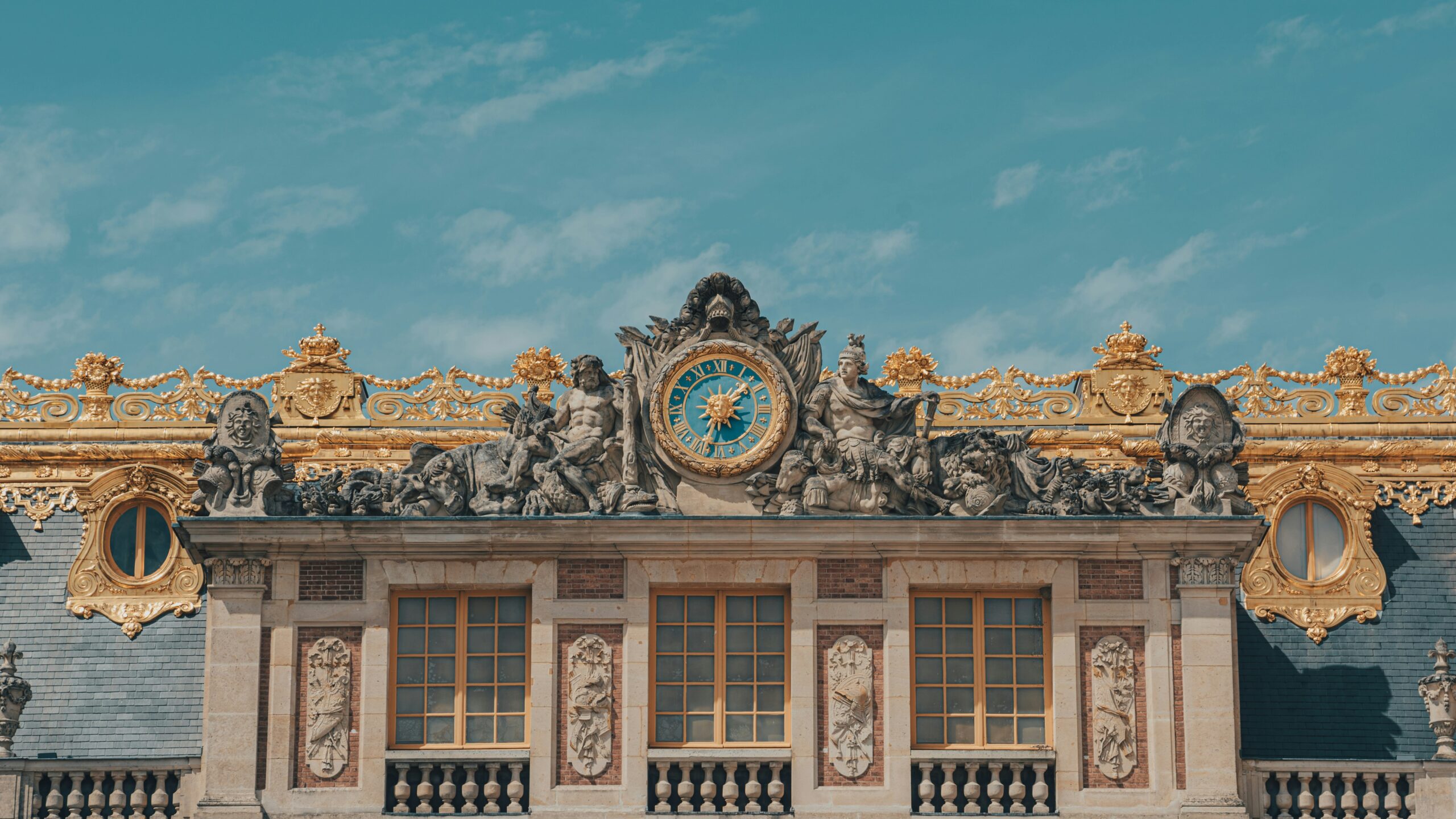 Medium-sized French town with walkable streets and practical daily life