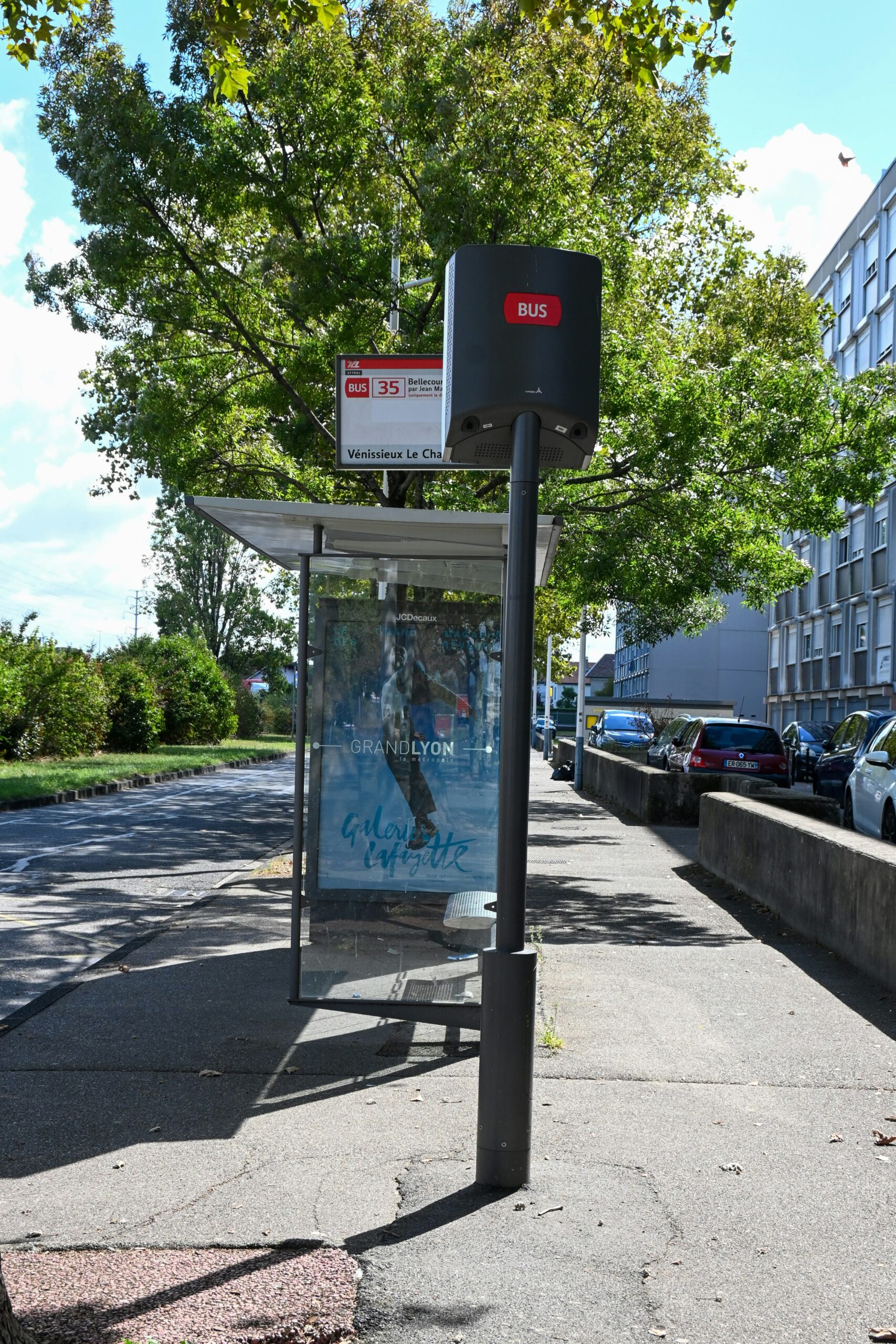 Public transportation and mobility planning in France for older retirees
