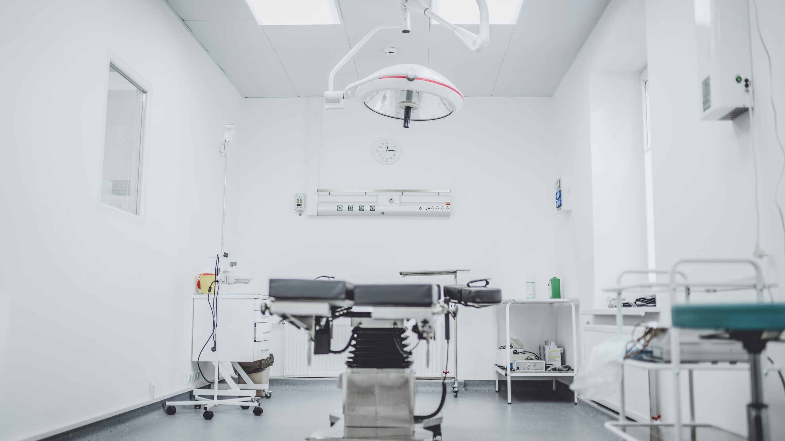 Emergency pharmacy access and urgent medication help in France