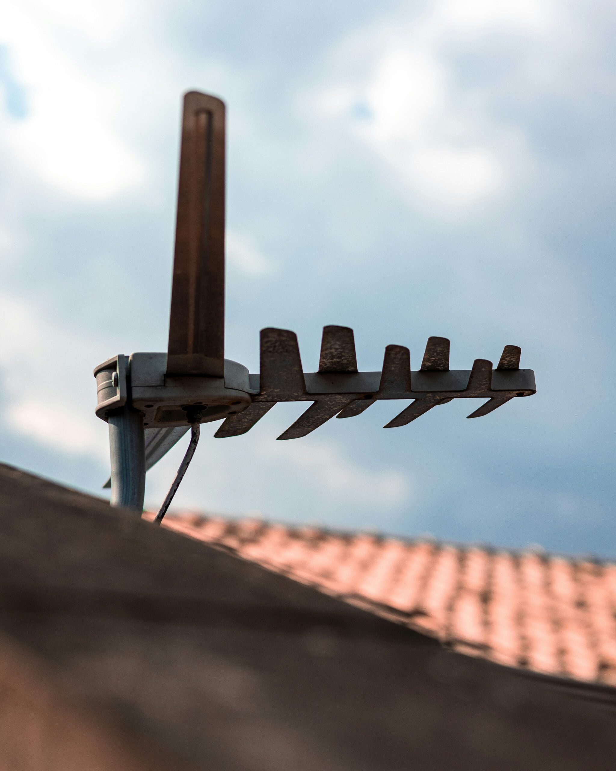 Internet and apartment infrastructure issues in Spain