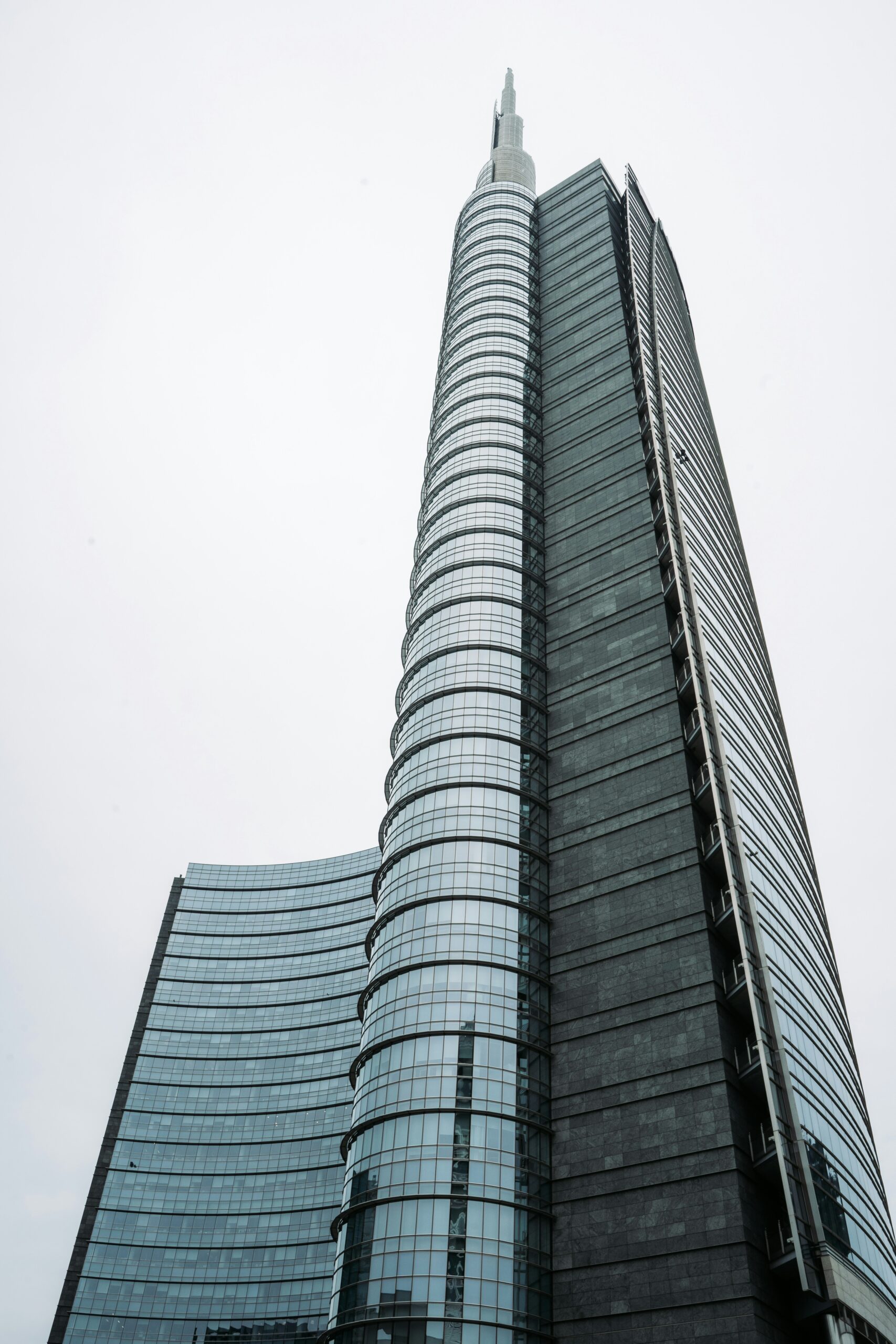 Banking and bill payment planning for retirees managing Italian utilities and local payments