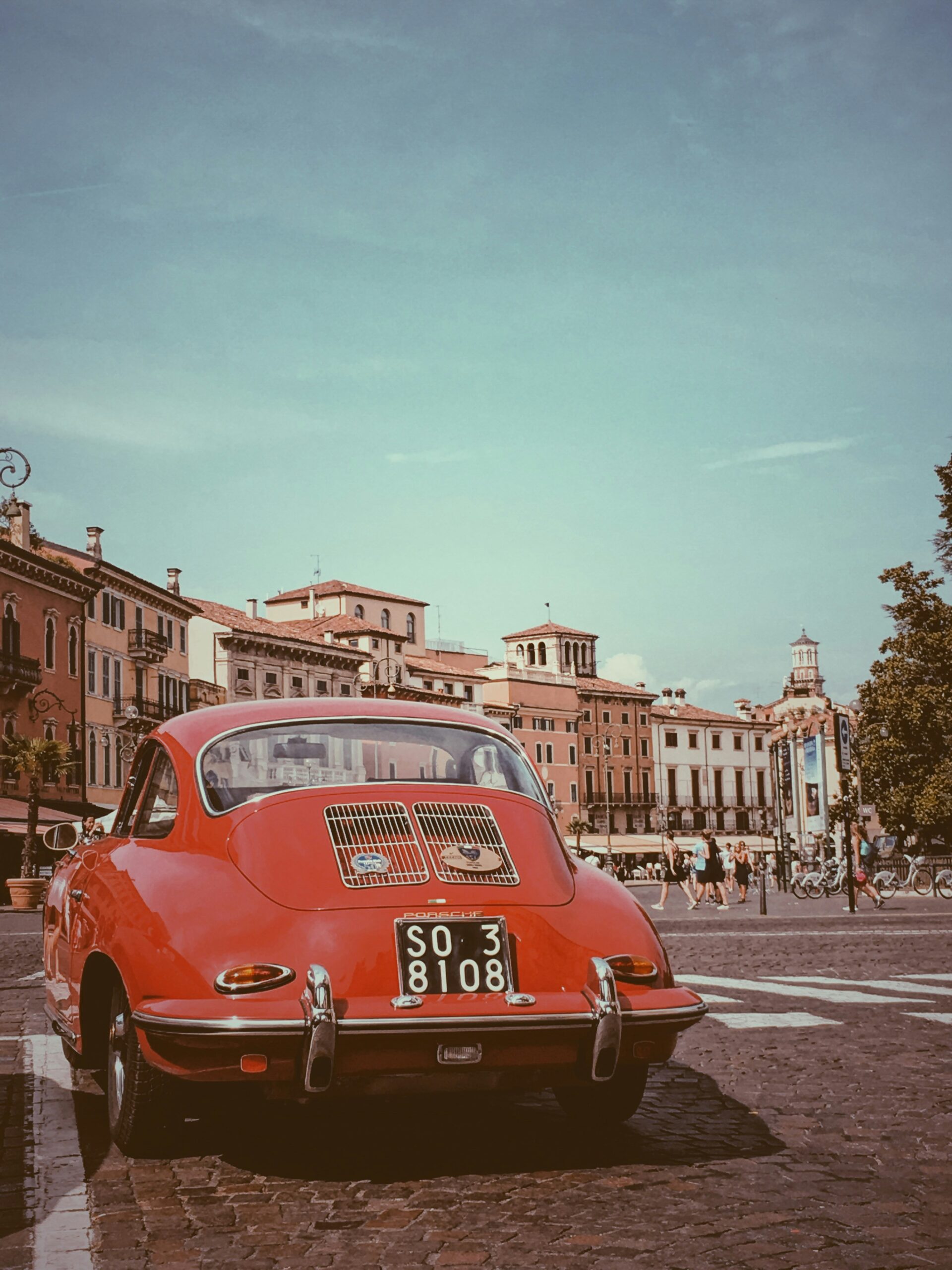 Practical car ownership and parking in Italy for retirees