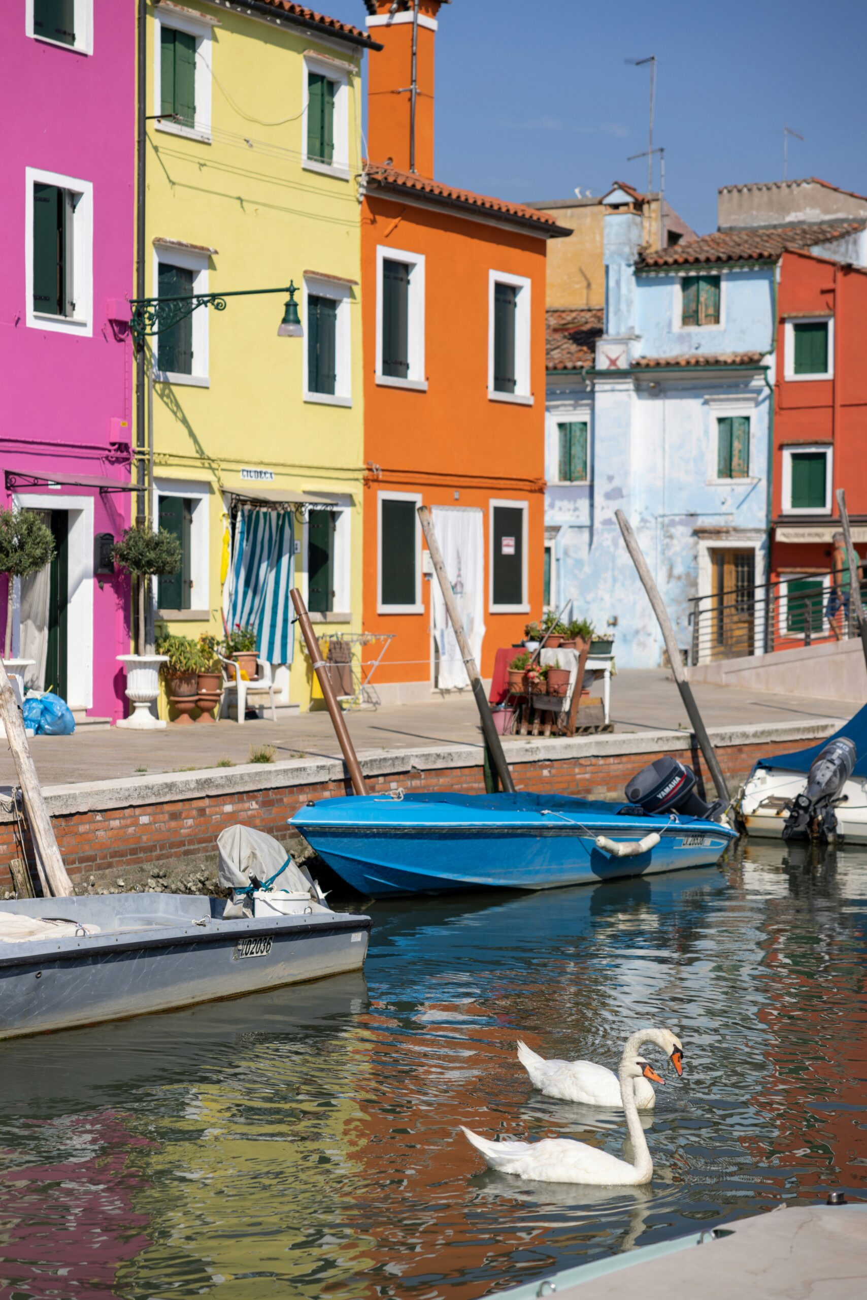 City and rural retirement property choices in Italy