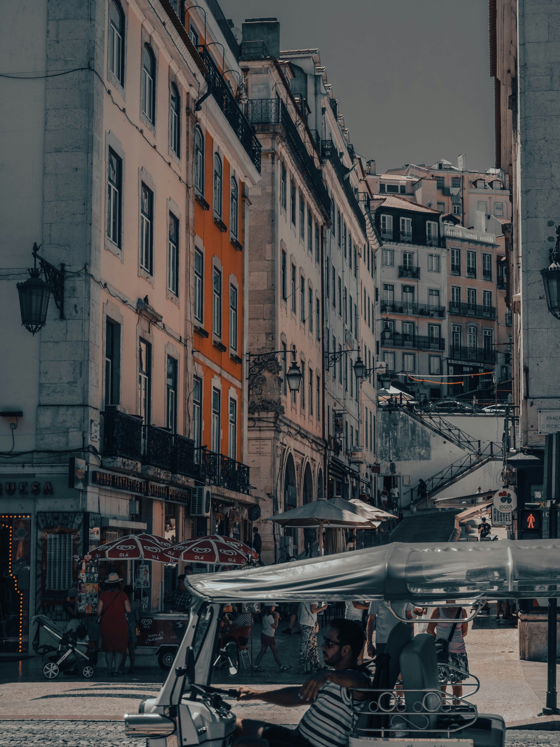 Healthcare administration and retirement systems in Portugal