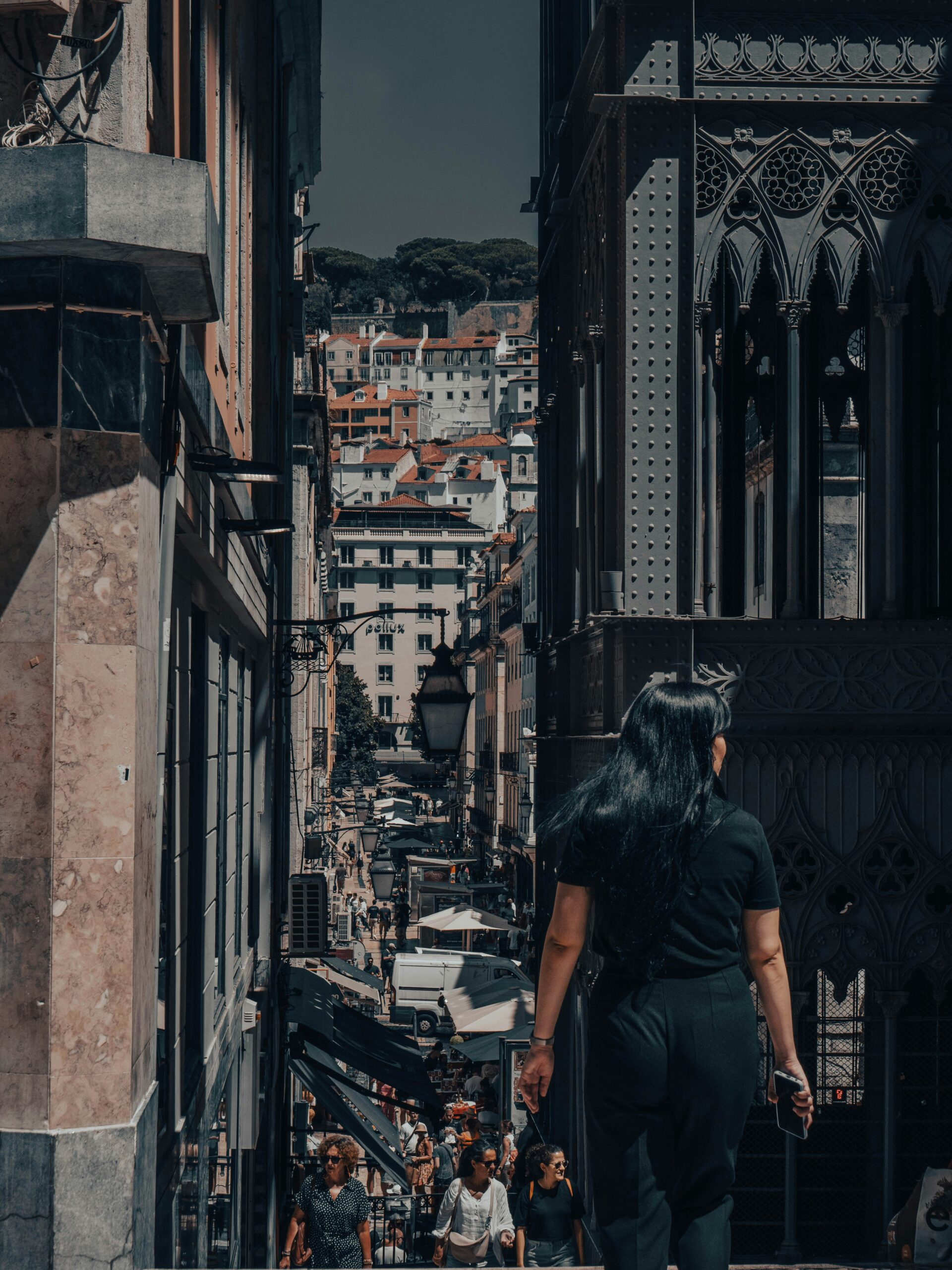Public transportation and city life in Portugal for retirees