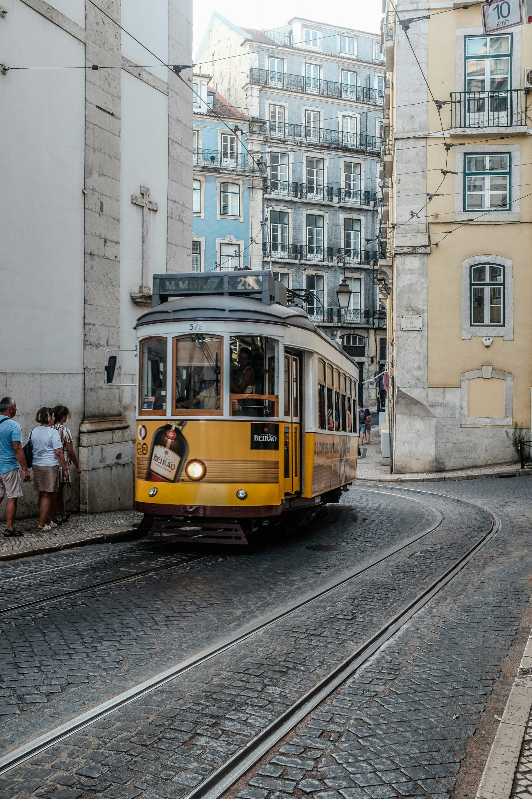 Portuguese language learning and social integration for retirees