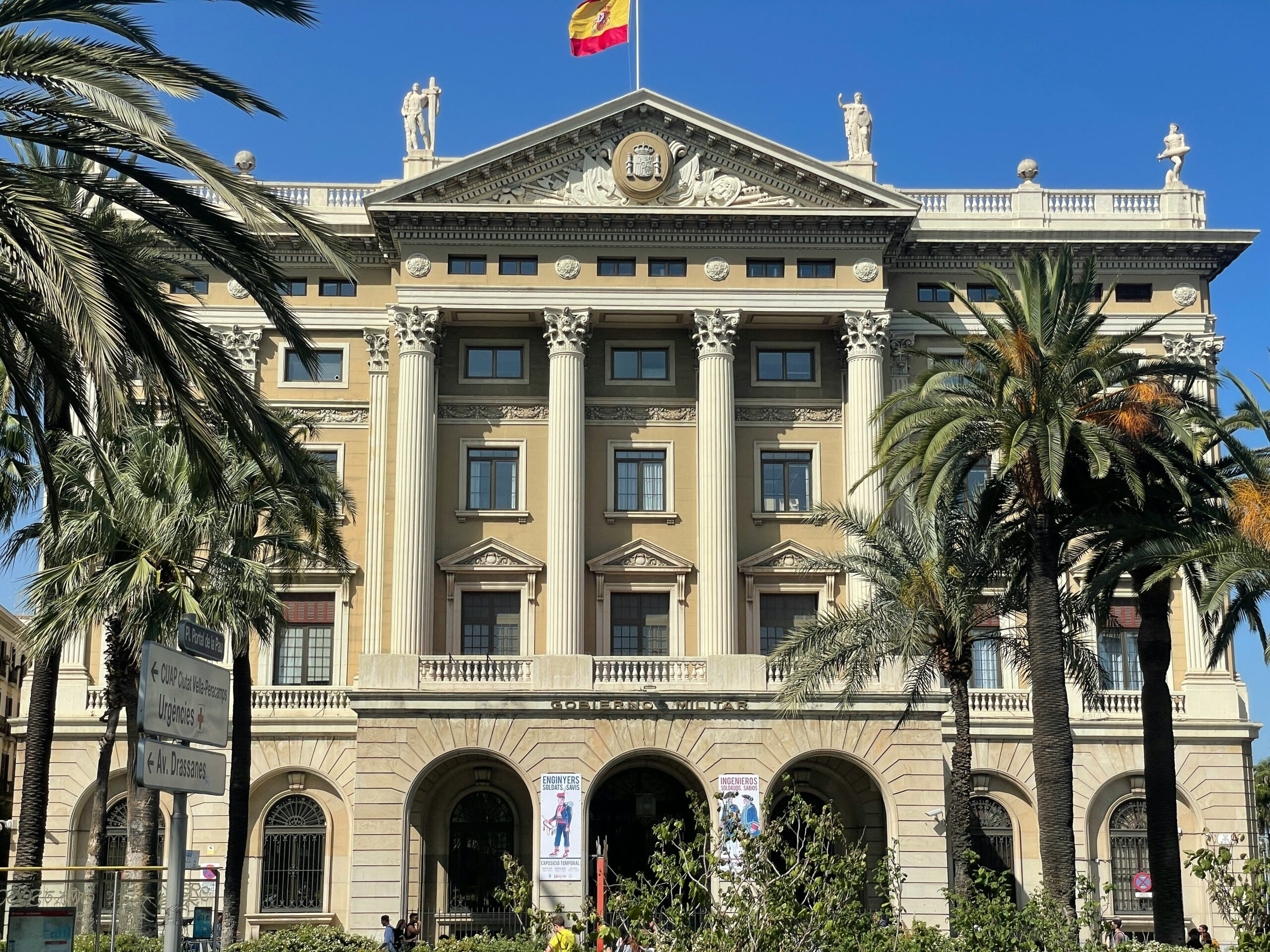 Spanish bank branch and retirement banking services