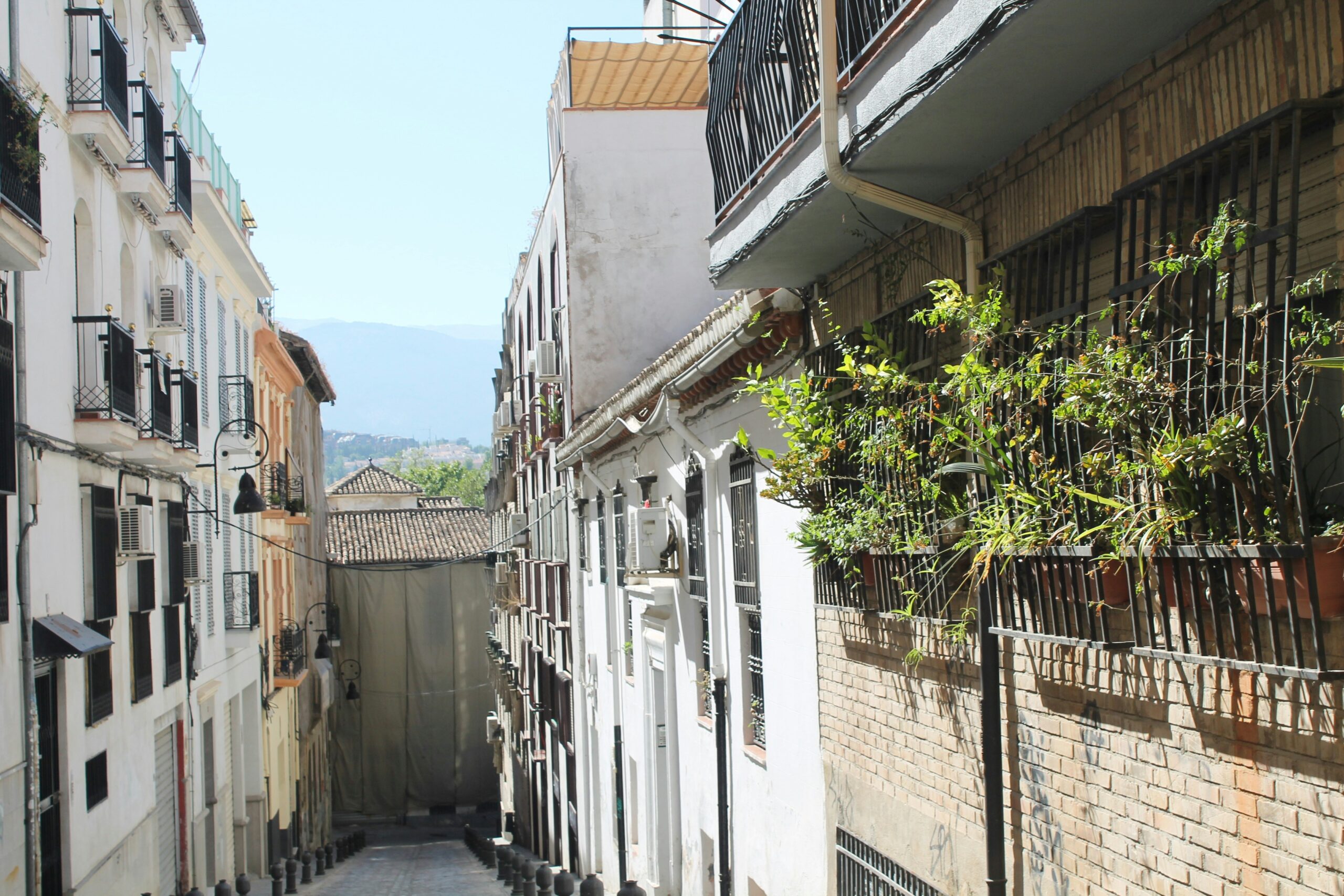 Walkable Spanish city with public transport access for retirees